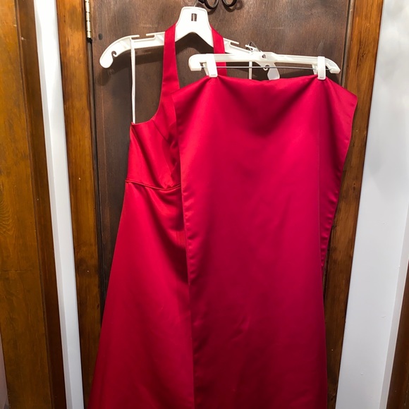 Red ball gown - Picture 9 of 11